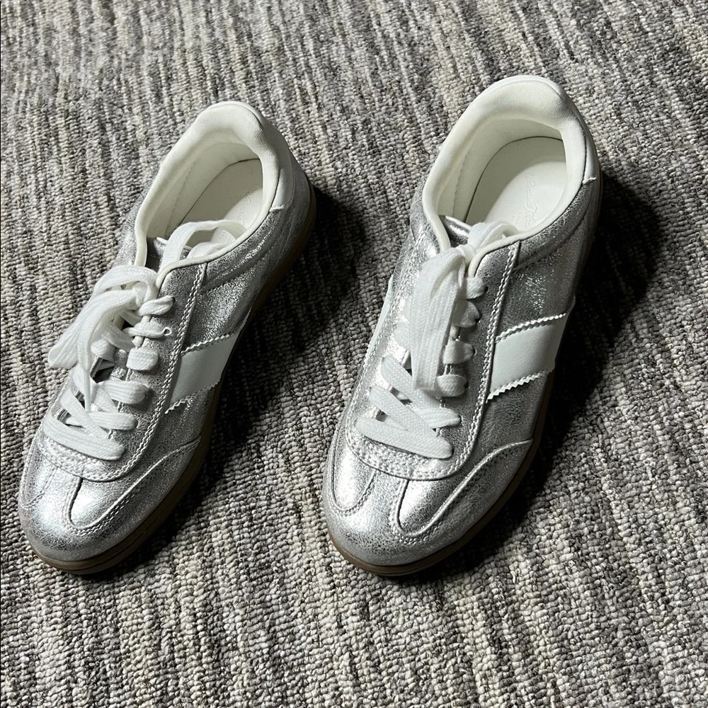 Universal Thread - Women's Spencer Fashion Sneakers Silver Size 6